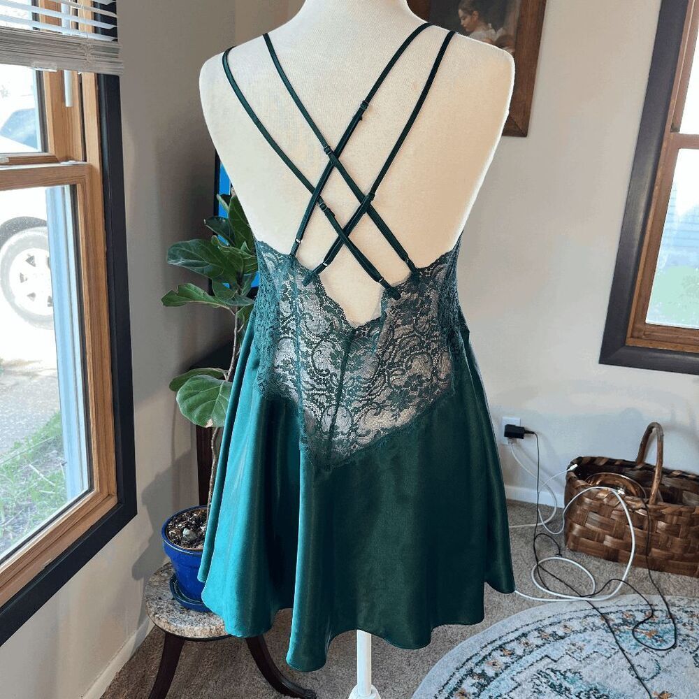 VTG Victoria Secret Silk Slip Dress Emerald Lace Strappy Back 90s Y2K - Picture 2 of 9